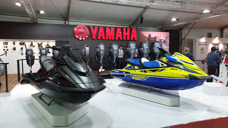 Τα νέα... τέρατα της Yamaha. Δεξιά το GP1800R και αριστερά το FX Cruiser SVHO