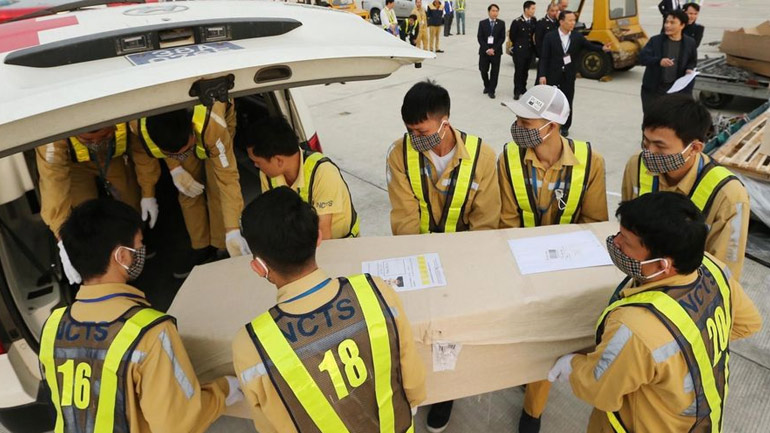 Επαναπατρίστηκαν οι σοροί των 39 Βιετναμέζων μεταναστών που βρέθηκαν νεκροί σε φορτηγό στο Έσσεξ