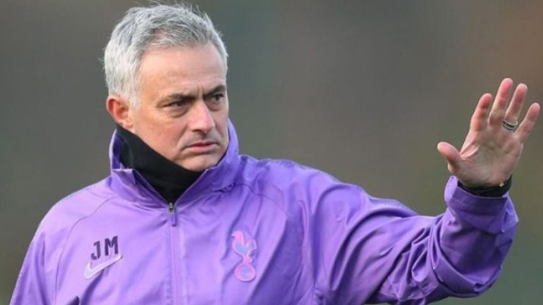 Διαψεύδει ο Μουρίνιο ότι είχε επαφές με την Άρσεναλ