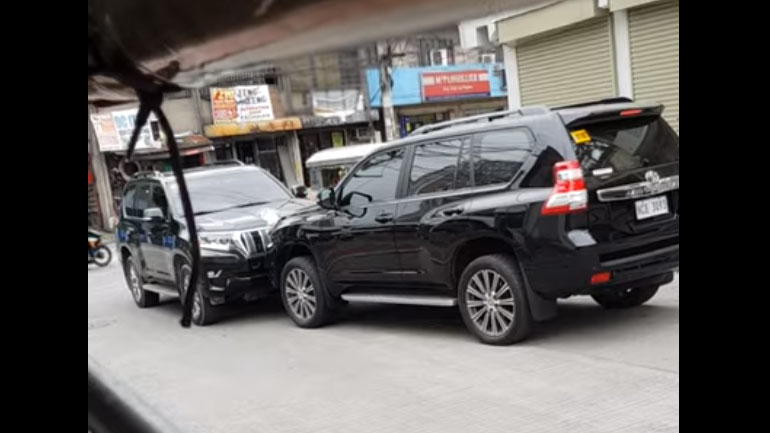 Τζιπάκια κοντράρονται για το ποιο θα περάσει πρώτο