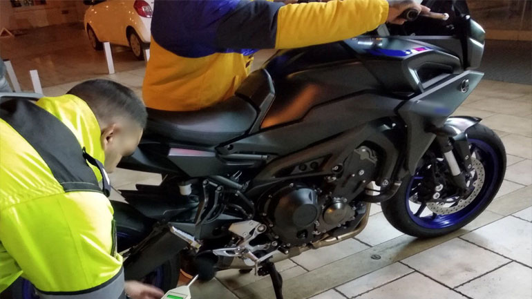 Μπαράζ ελέγχων της Τροχαίας για «κόντρες» και «πειραγμένα» οχήματα Μπαράζ ελέγχων της Τροχαίας για «κόντρες» και «πειραγμένα» οχήματα