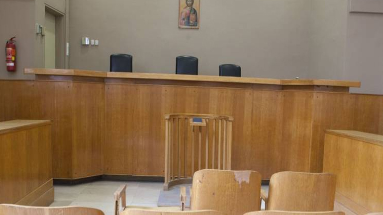 Οριστικά στον πατέρα η επιμέλεια των παιδιών με τη βοήθεια της πεθεράς