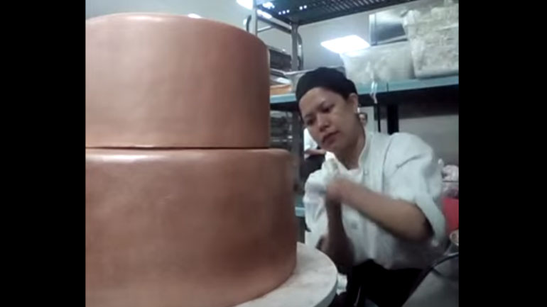 Μία σεφ στις Φιλιππίνες δεν έχει χέρια, αλλά έχει άφθονο ταλέντο