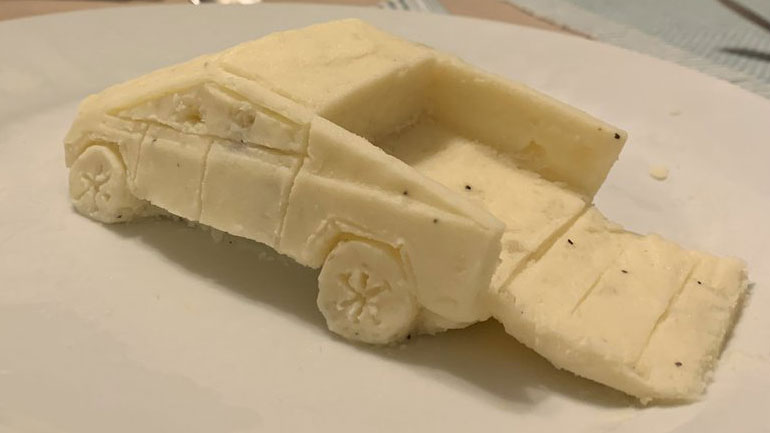 Έφτιαξε το Cybertruck της Tesla από… πουρέ πατάτας