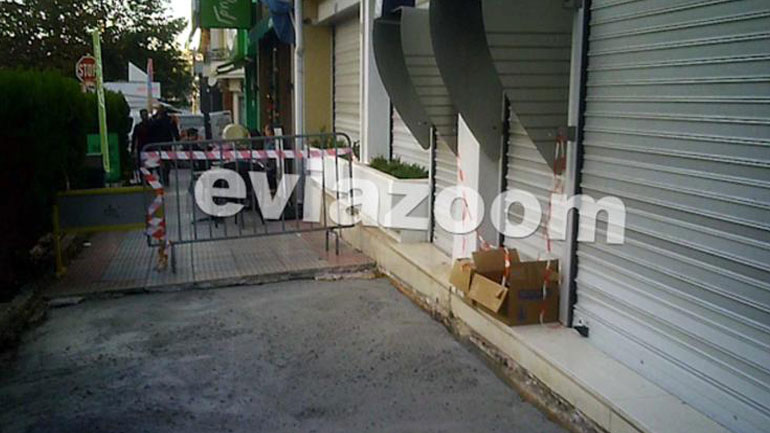 Χαλκίδα: Υποχώρησε το πεζοδρόμιο και την «κατάπιε»