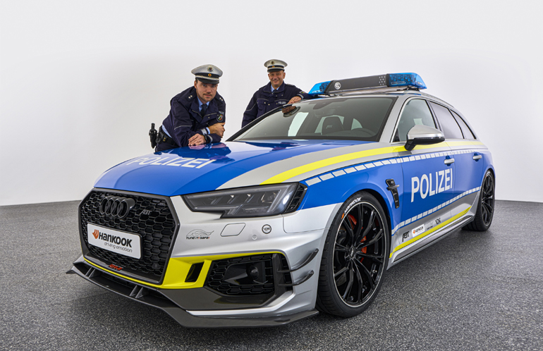 Είναι να μη χαμογελάς;