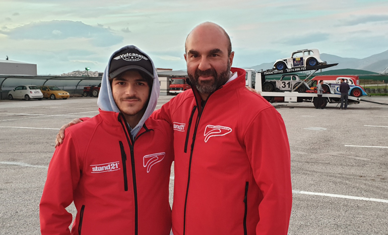 Ο Αναστάσης Αναστασιάδης (αριστερά) με τον εκπαιδευτή Γιώργο Καραμέρη