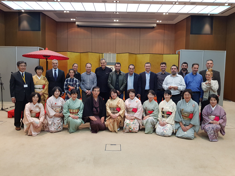 Αναμνηστική φωτογραφία από την ημέρα τσαγιού...