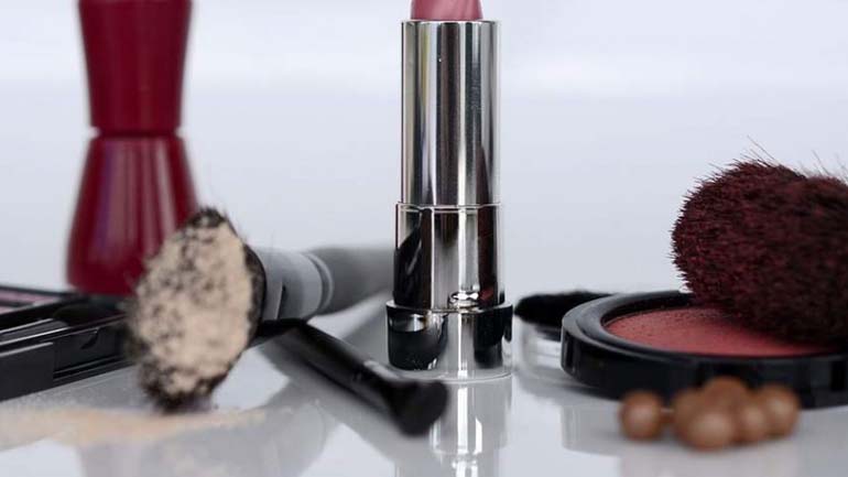 «Πετάνε» τα ελληνικά καλλυντικά στην Τουρκία