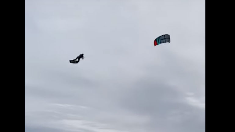 Πήγε για κάιτ σερφ εν ώρα καταιγίδας και… απογειώθηκε!