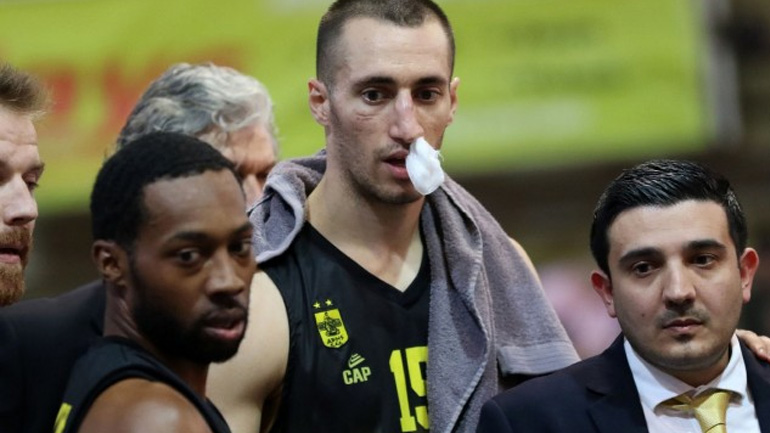 Αρης: Κάταγμα στη μύτη ο Σλαφτσάκης