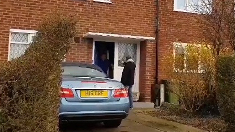 Αγγλία: Ταξίδεψε 178 χιλιόμετρα για να κάνει καζούρα στον φίλο του!