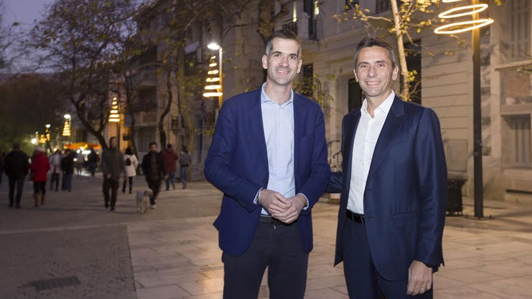 Ο Δήμαρχος Αθηναίων, κ. Κώστας Μπακογιάννης μαζί με τον Πρόεδρο και Διευθύνοντα Σύμβουλο της Παπαστράτος, κ. Χρήστο Χαρπαντίδη