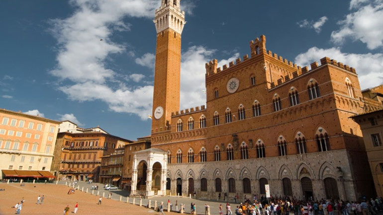 Πειθαρχικά μέτρα κατά του καθηγητή του Πανεπιστημίου της Σιένας για τις φιλοναζιστικές του αναρτήσεις