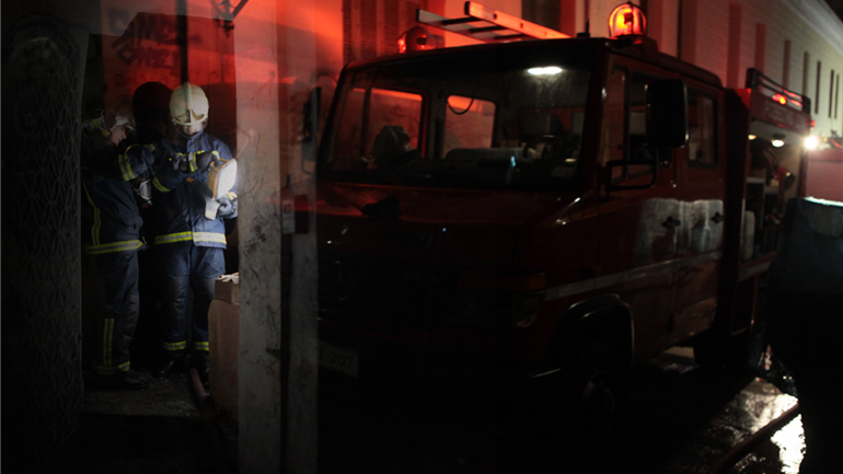 Υπό έλεγχο η φωτιά σε διαμέρισμα στο κέντρο της Αθήνας – Απεγκλωβίστηκε μία γυναίκα