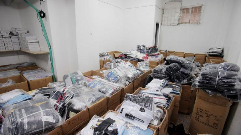 Χιλιάδες κολόνιες-μαϊμού κατασχέθηκαν στη Θεσσαλονίκη