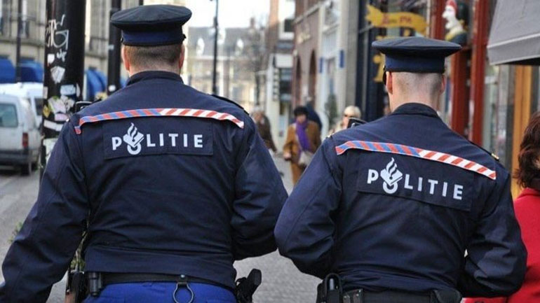 Χειροπέδες σε οκτώ άνδρες στην Ολλανδία για τον ομαδικό βιασμό τριών εφήβων