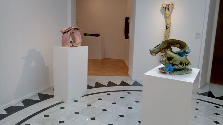 «Στην Επικράτεια των Αισθήσεων»:  Μια έκθεση 36 γλυπτικών έργων της Λίντα Μπένγκλις στην Αθήνα