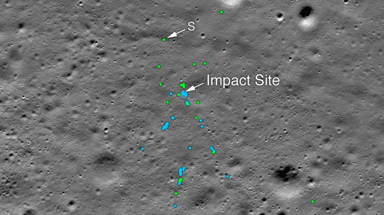 Εντοπίστηκαν, επιτέλους, τα συντρίμμια ινδικού δορυφόρου στην επιφάνεια της Σελήνης