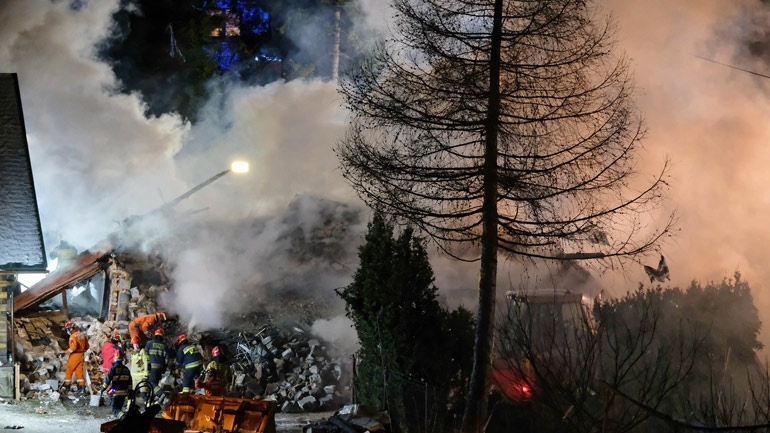 Πολωνία: Κατέρρευσε τριώροφο κτήριο σε χιονοδρομικό κέντρο από έκρηξη λόγω διαρροής αερίου