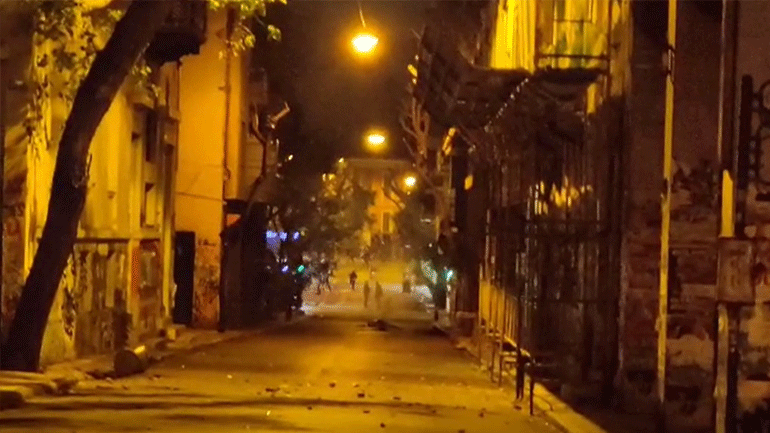 Επίθεση με μολότοφ εναντίον διμοιρίας των ΜΑΤ στα Εξάρχεια