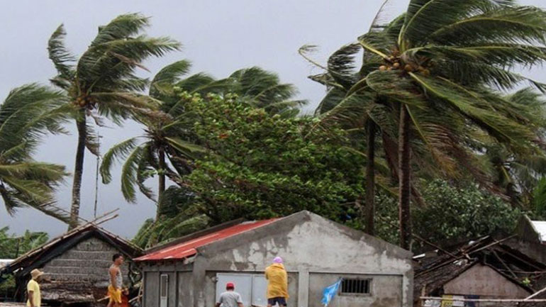 Φιλιππίνες: Στους 10 οι νεκροί από τον τυφώνα Καμούρι