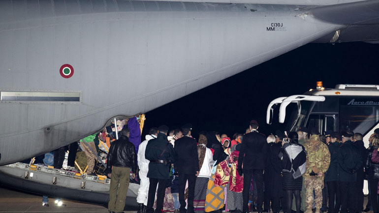 Στην Ιταλία μεταφέρονται 43 πρόσφυγες από τη Μυτιλήνη