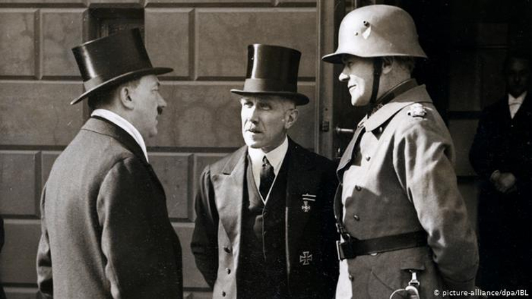 Σε δημοπρασία το ημίψηλο καπέλο του Χίτλερ και η βραδινή τουαλέτα της Εύας Μπράουν