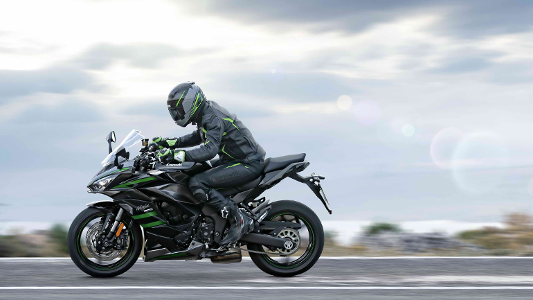 Kawasaki Ninja 1000SX: Ανάμεσα σε δύο κόσμους