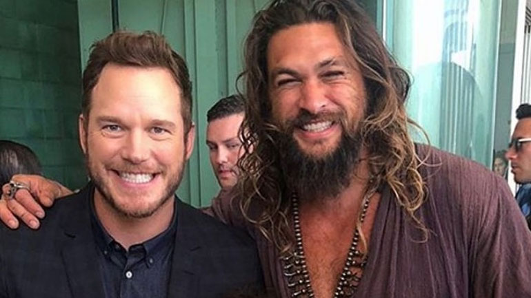 Ο Τζέισον Μομόα ζητεί συγγνώμη από τον Κρις Πρατ για ένα πλαστικό μπουκάλι νερού