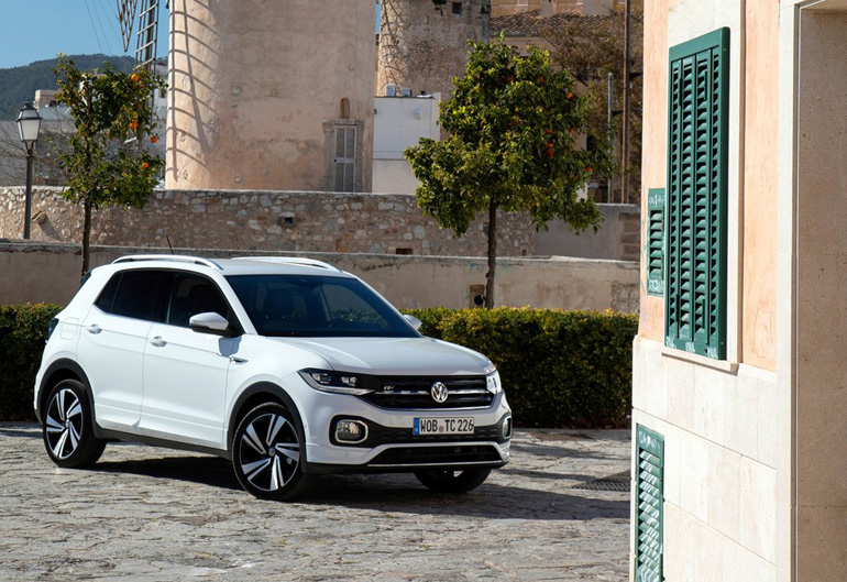 Δεύτερη θέση για την VW (στη φωτό το T-Cross)