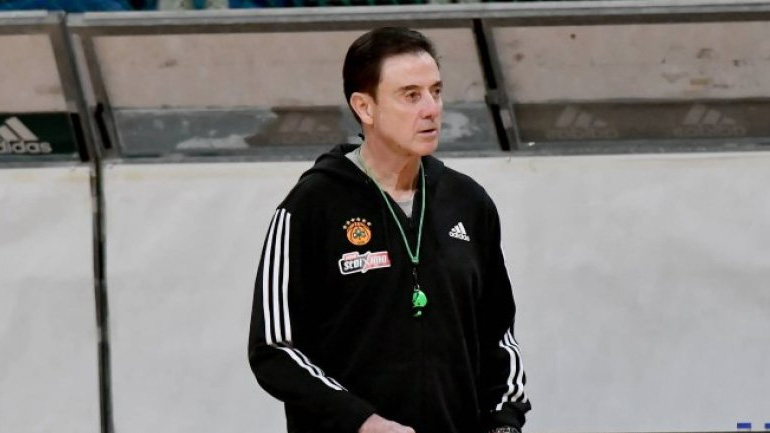 Πιτίνο: «Το καλοκαίρι δεν είναι πράσινο ή κόκκινο, αλλά γαλανόλευκο»