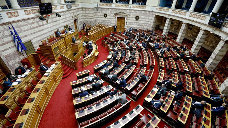 Βουλή: Μειώνεται η φορολογία στα συμβόλαια σε 22%