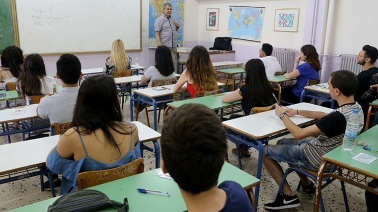 Τέλος η αναγραφή θρησκεύματος και ιθαγένειας στα σχολικά απολυτήρια