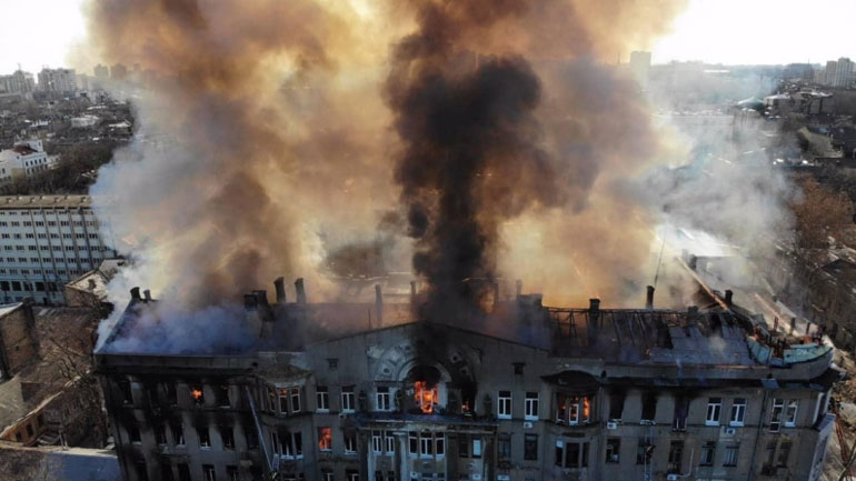 Ουκρανία: Δεκατέσσερις άνθρωποι αγνοούνται έπειτα από πυρκαγιά σε κτήριο
