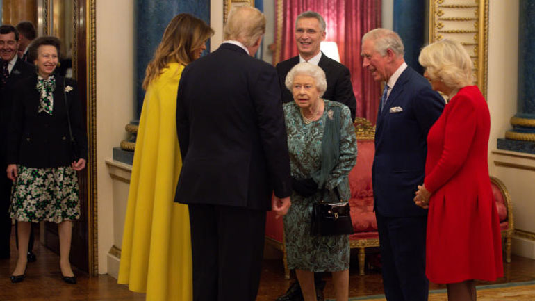 Τι πραγματικά συνέβη ανάμεσα στη βασίλισσα Ελισάβετ και την πριγκίπισσα Άννα κατά την υποδοχή των Τραμπ