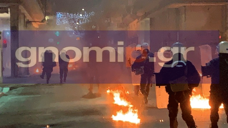 Πάτρα: Επεισόδια στην πορεία για τον Γρηγορόπουλο – Τουλάχιστον 20 προσαγωγές