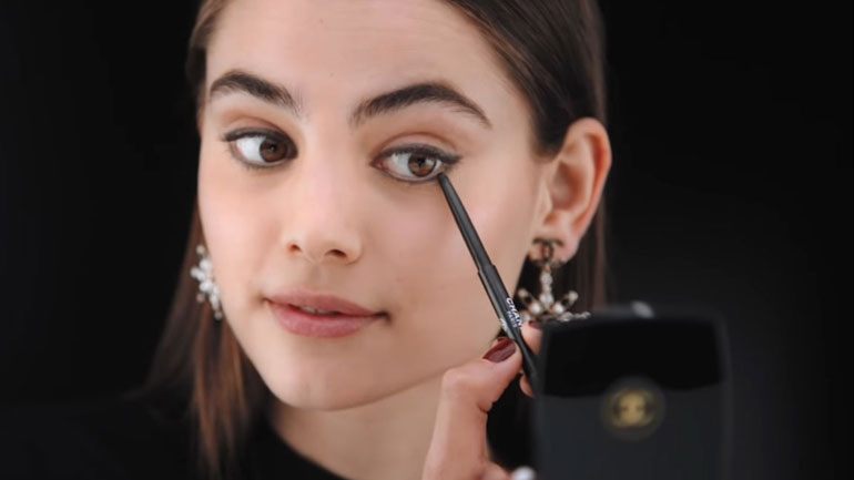 Get the look: Το γιορτινό beauty tutorial της Chanel που θα λατρέψετε