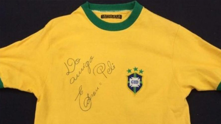 Φανέλα του Πελέ πουλήθηκε 30.000 ευρώ σε διαδικτυακή δημοπρασία