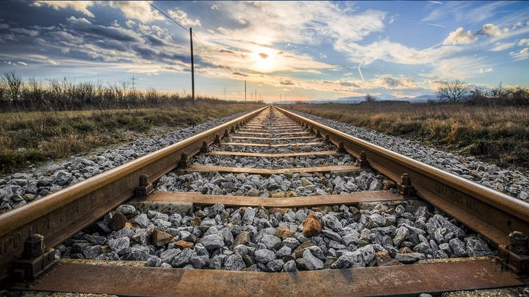 Προσπάθησε να αυτοκτονήσει ξαπλώνοντας στις γραμμές του τρένου