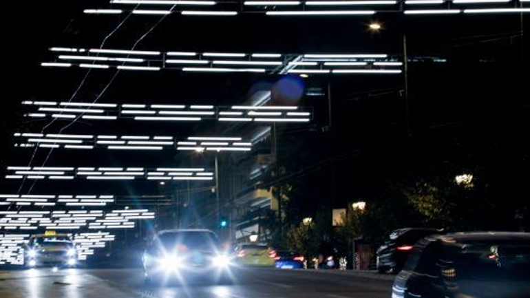 «Φωτιά» πήρε το Twitter με τον Χριστουγεννιάτικο στολισμό της Αθήνας