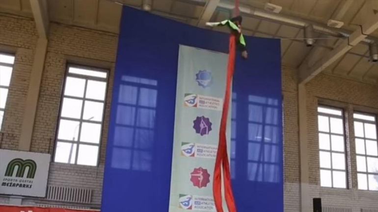 Τρομακτική πτώση για Ρωσίδα ακροβάτιδα: Φόβοι πως δεν θα περπατήσει ποτέ πια