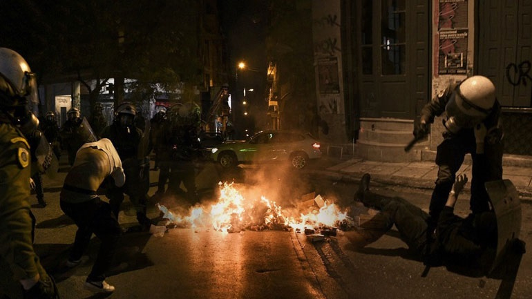 Ποινική δίωξη για κακουργήματα στους συλληφθέντες για τα επεισόδια στα Εξάρχεια