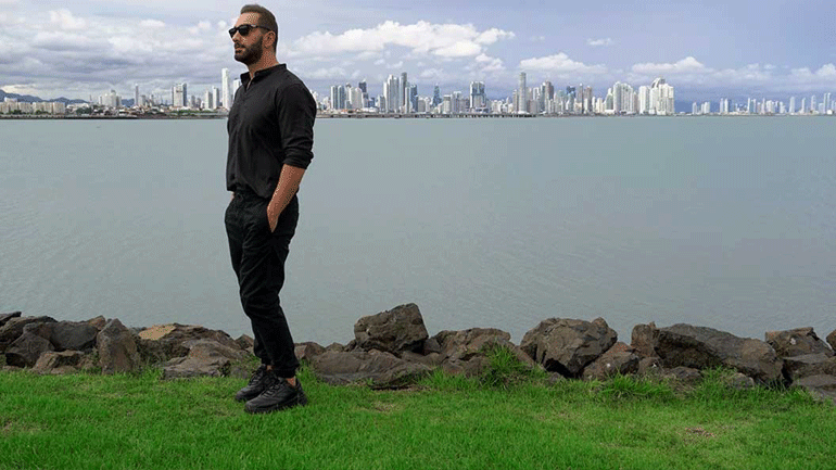 Ο Νίκος Κοκλώνης για το Just the 2 of Us: «Έχει μια δυναμική που λείπει από την τηλεόραση»