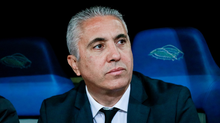 ΑΕΚ: Συγκινημένος αποχαιρέτησε τους παίκτες ο Νίκος Κωστένογλου