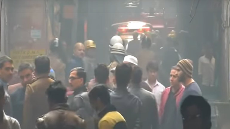 Τραγωδία στην Ινδία: Τουλάχιστον 43 νεκροί από πυρκαγιά σε εργοστάσιο