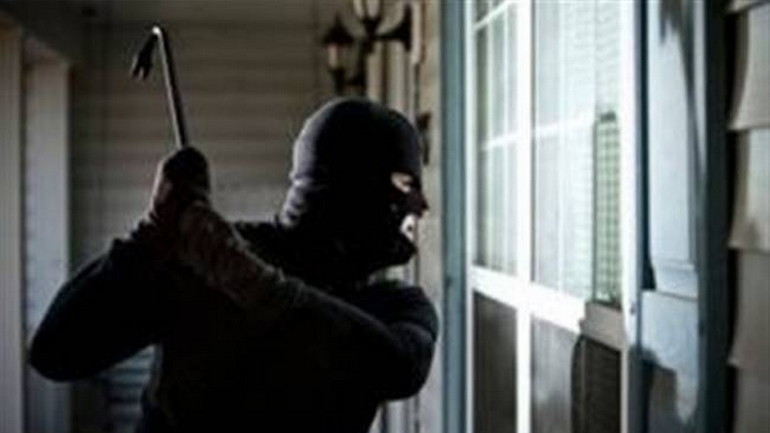 Νύχτα τρόμου για 85χρονο – Κουκουλοφόροι μπήκαν σπίτι του και τον λήστεψαν