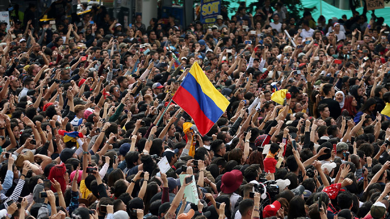 Κολομβία: Χιλιάδες διαδηλωτές στη Μπογκοτά εναντίον του προέδρου Ντούκε