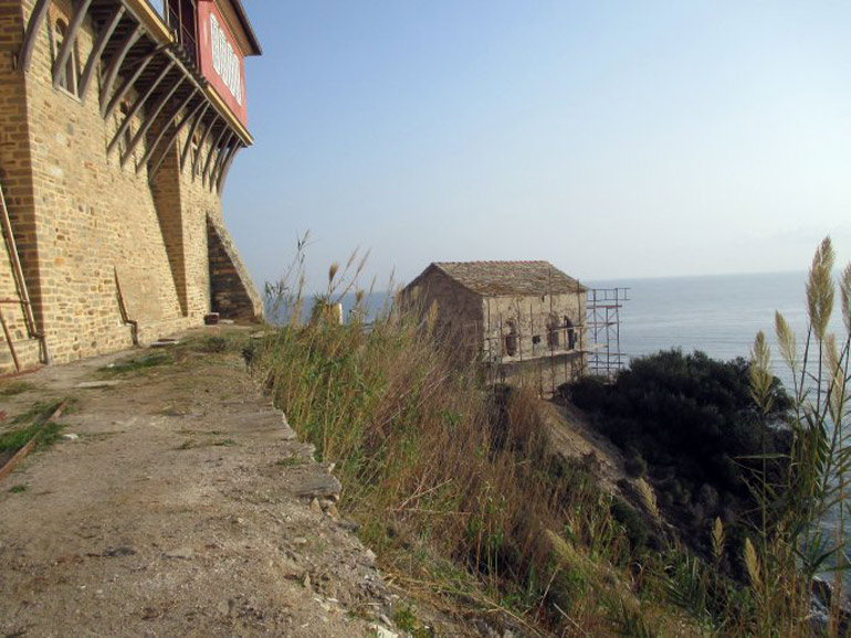 Το παρεκκλήσι του Αγίου Αθανασίου του Αθωνίτη