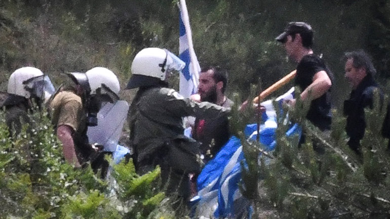 Ελληνική Λύση για τον ΣΥΡΙΖΑ: «Στις Πρέσπες που άνοιγαν κεφάλια, δεν υπήρχε αστυνομική βία;»